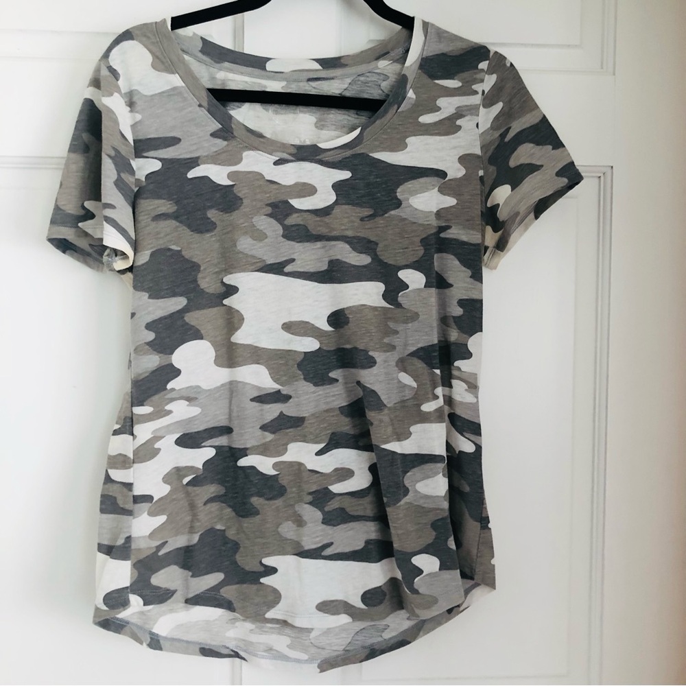💚 5 for $15! 💚 Maurices Camo Print 24/7 Short Sleeve Tee